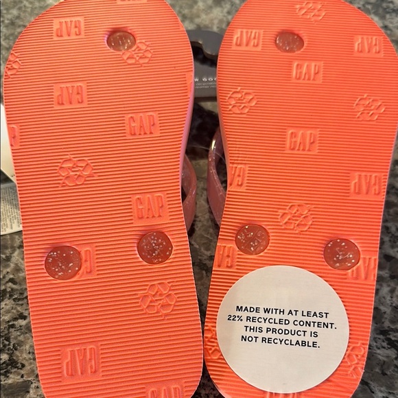 GAP Red Flip Flops - Picture 3 of 3